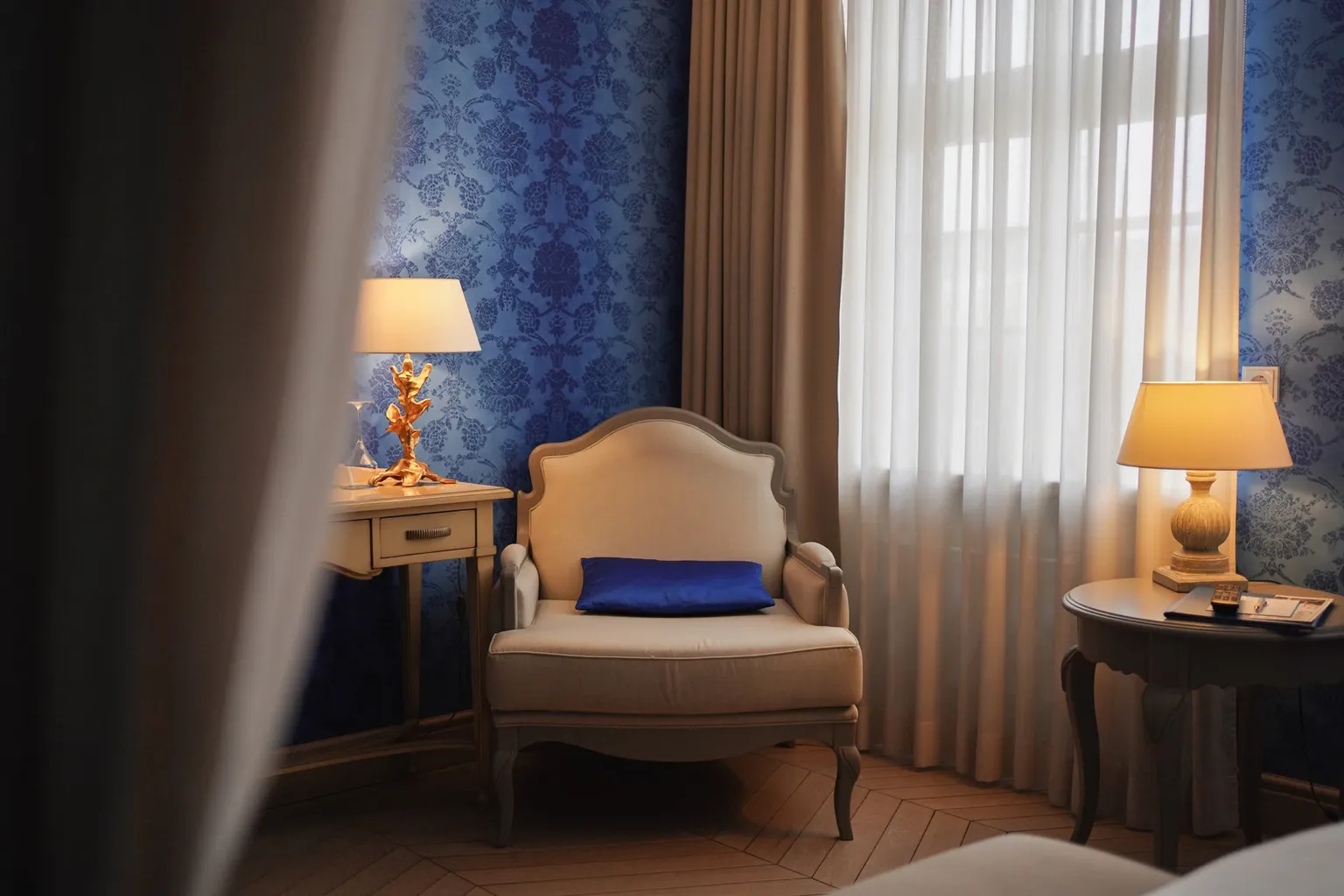 Dark hotel room video lighting: from setup to final shot