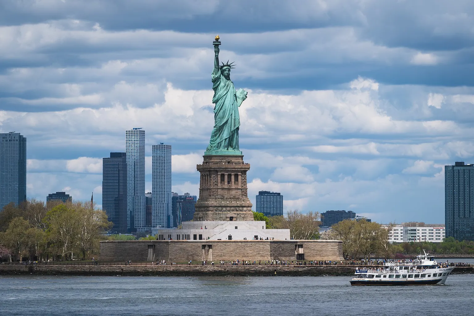 Statue of Liberty Tickets: Booking Options for Video Shoots